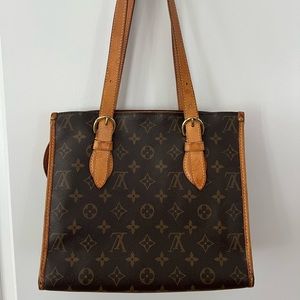 Could be used as a shoulder bag or a small tote bag, selling because NEVER used!